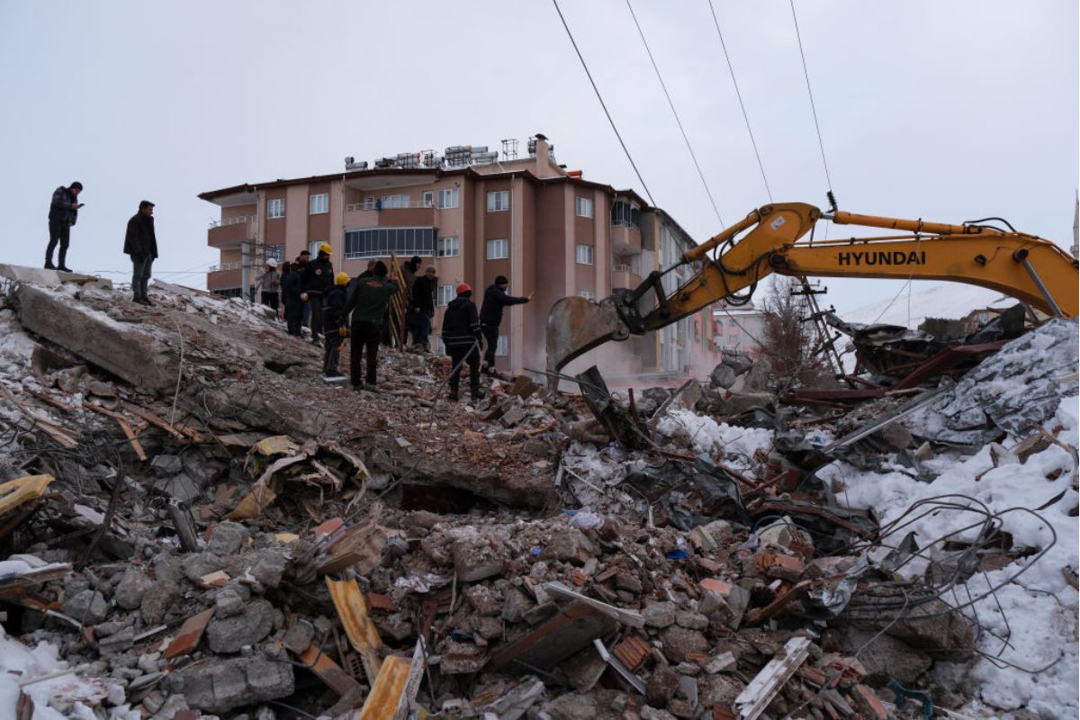 Foto de ruinas en terremoto de Turquía a propósito de bebé rescatada