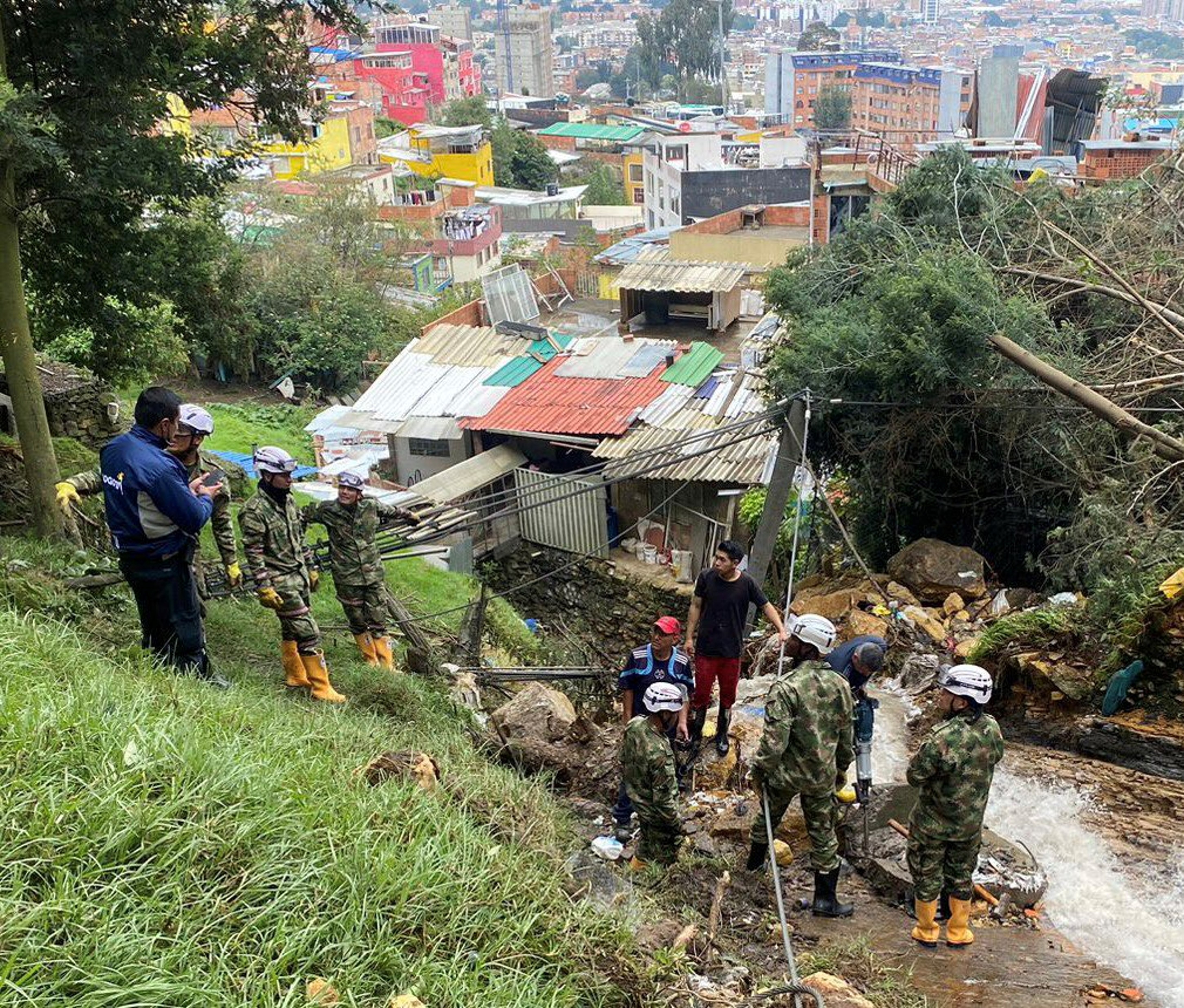 Bogotá hoy: reportan emergencias en barrios de la ciudad por lluvias. Idiger atiende crisis en Usaquén.