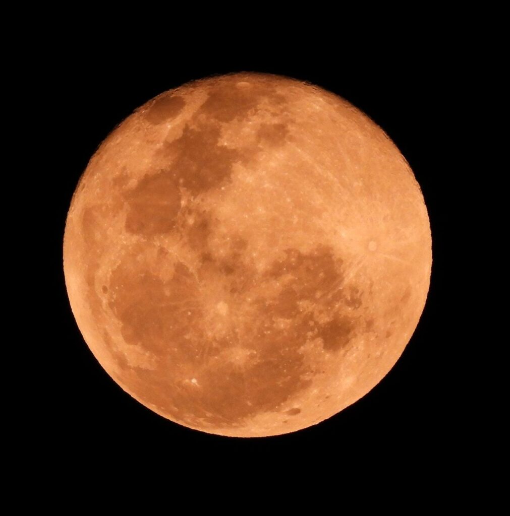 Foto de la luna roja en Ibagué