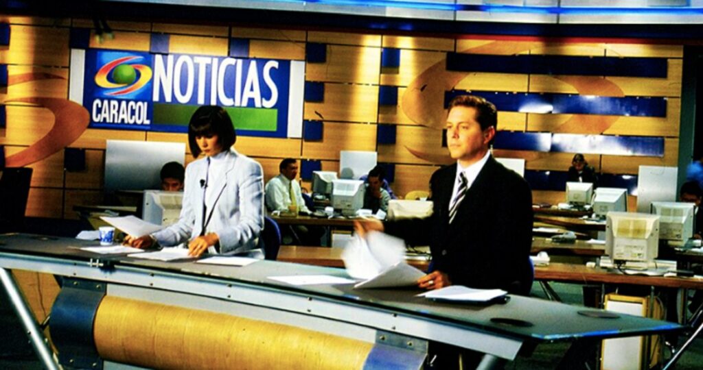 Primera edición de Noticias Caracol en 1998: Isaac Nessim y María Cristina Uribe (Wikipedia)