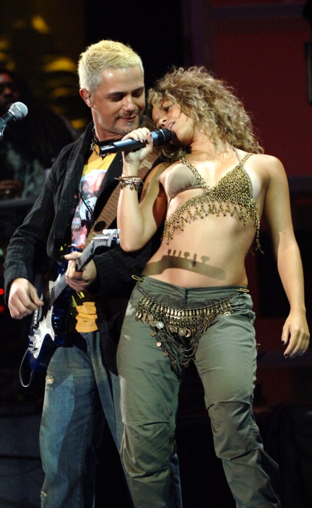 Shakira y Alejandro Sanz en 2005 / Getty Images
