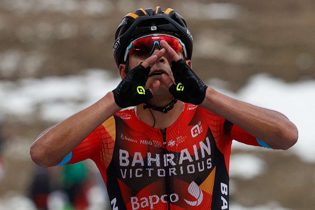 Foto de Santiago Buitrago en etapa 19, en nota de Colombia en Giro de Italia: fotos de Santiago Buitrago y su festejo al ganar etapa reina.