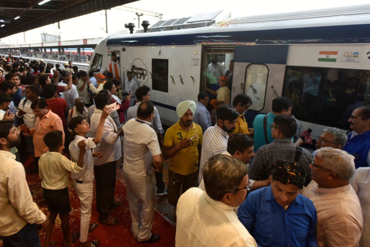 Foto de accidente de tren en Bahanaga, India, que deja 130 muertos y 80 heridos