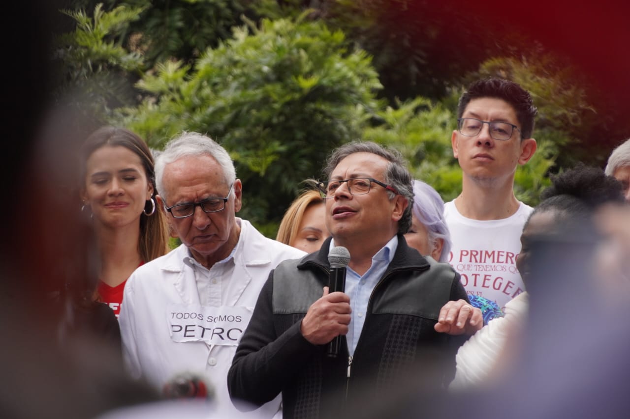 Gustavo Petro en Bogotá durante las movilizaciones que convocó parle 7 de junio. Habría dejado un dardo para el fiscal Francisco Barbosa