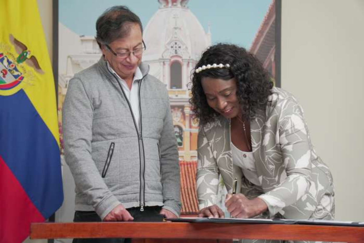 A María Isabel Urrutia la Fiscalía la acusó por contratación ilegal justo cuando el presidente la declaró insubsistente en Mindeporte. 