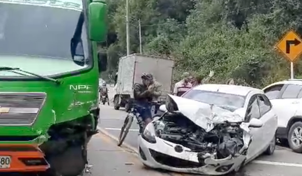 Gravísimo accidente en vía La Calera, testigo dice que conductora "subía como loca"
