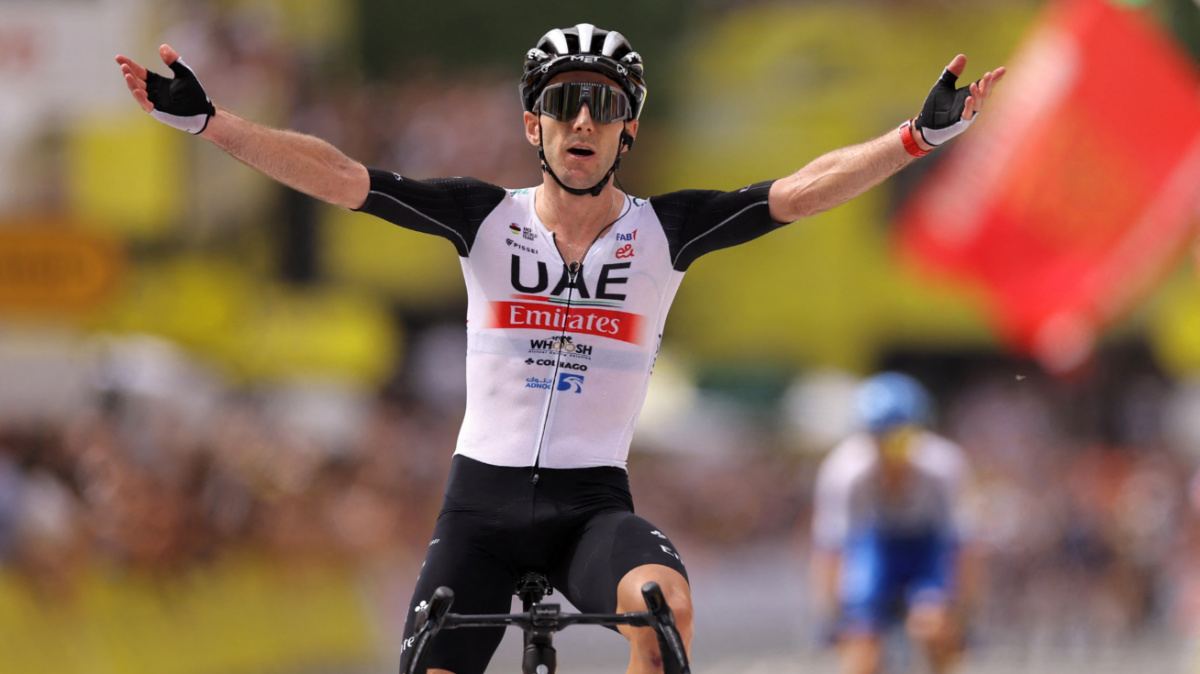 Adam Yates ganó la primera etapa del Tour de Francia 2023 y es el primer líder.