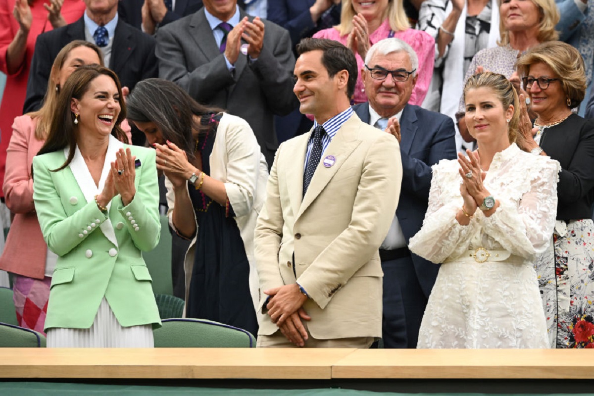 El extenista y leyenda Roger Federer reapareció en Wimbledon, esta vez como retirado, y recibió una gran ovación por parte de los presentes.