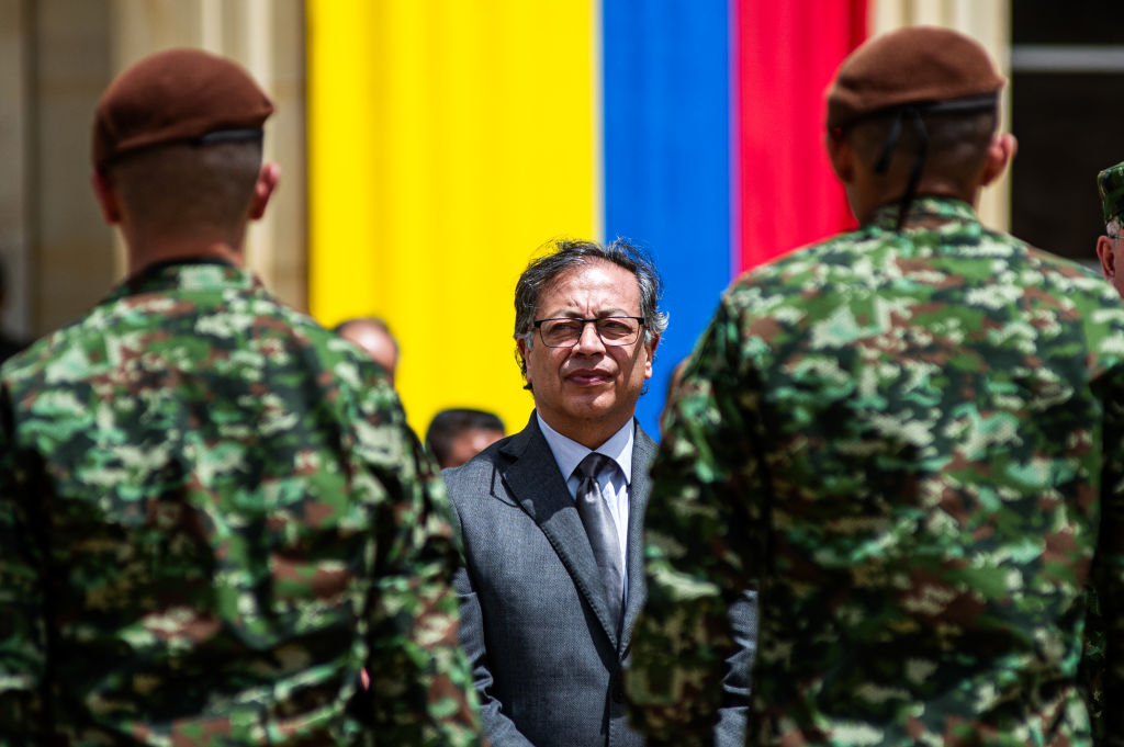 Gustavo Petro, presidente de Colombia, firmó decreto para suspender operaciones militares contra el Eln