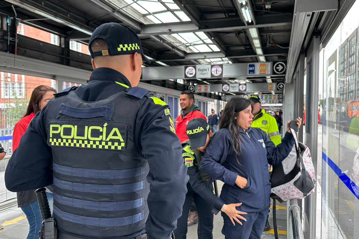 Las 10 estaciones de Transmilenio más peligrosas de Bogotá. En estos paraderos atracan de varias formas contra los pasajeros. 