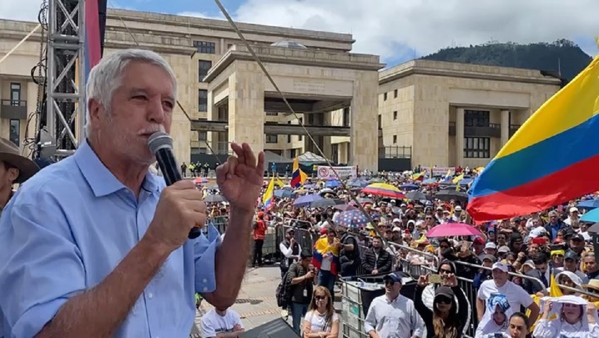 Enrique Peñalosa recibiría aval del Centro Democrático para Alcaldía de Bogotá