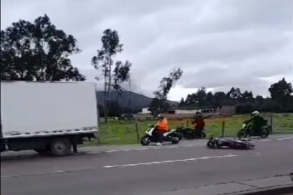 Motociclista murió cerca del Rancho MX entre Chía y Cajicá en un grave accidente que se produjo al parecer por exceso de velocidad. 