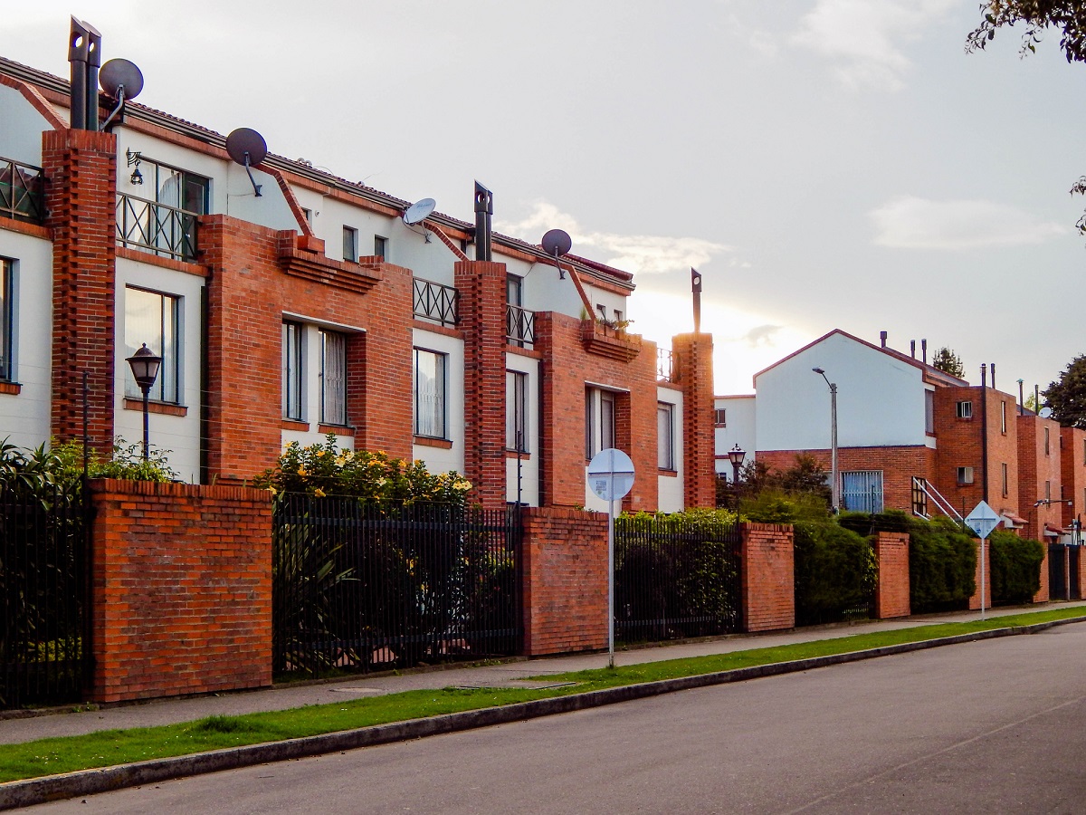 Casas de Bogotá, en nota sobre las tres zonas de Colombia más apetecidas para comprar vivienda