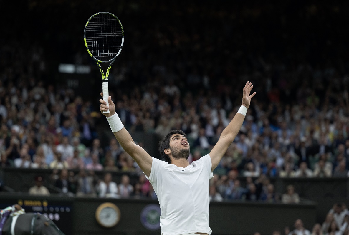 Carlos Alcaraz ganó en semifinal de Wimbledon y se enfrentará con Novak Djokovic para definir el campeón de la edición de 2023.