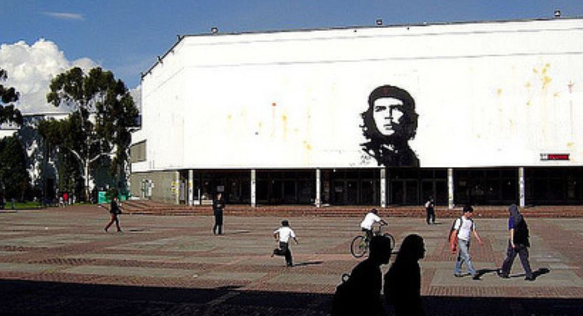 La Universidad Nacional borró la imagen del Che Guevara que permanecía en la Plaza Che y se abre debate sobre su reemplazo.