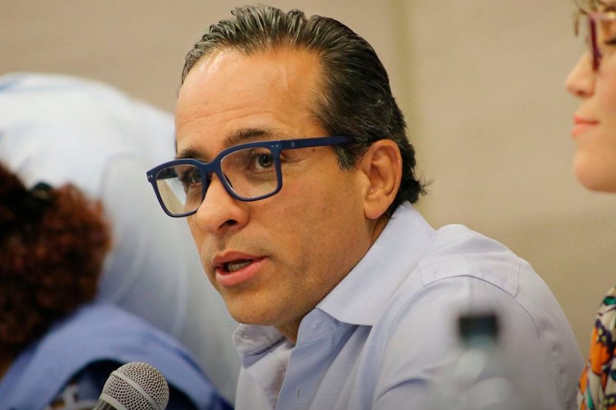 Alexander López, expresidente del Senado fue amenazado de muerte en 2019, el hombre que le envió el amenazante mensaje será imputado por la Fiscalía. 