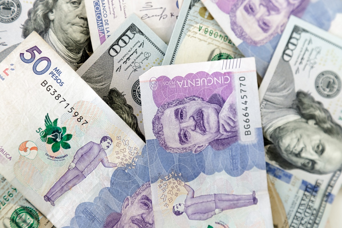 El prestigioso portal Bloomberg señaló qu el peso colombiano es la mejor moneda del mundo y dejó ver razones. Inversionistas, motivados.