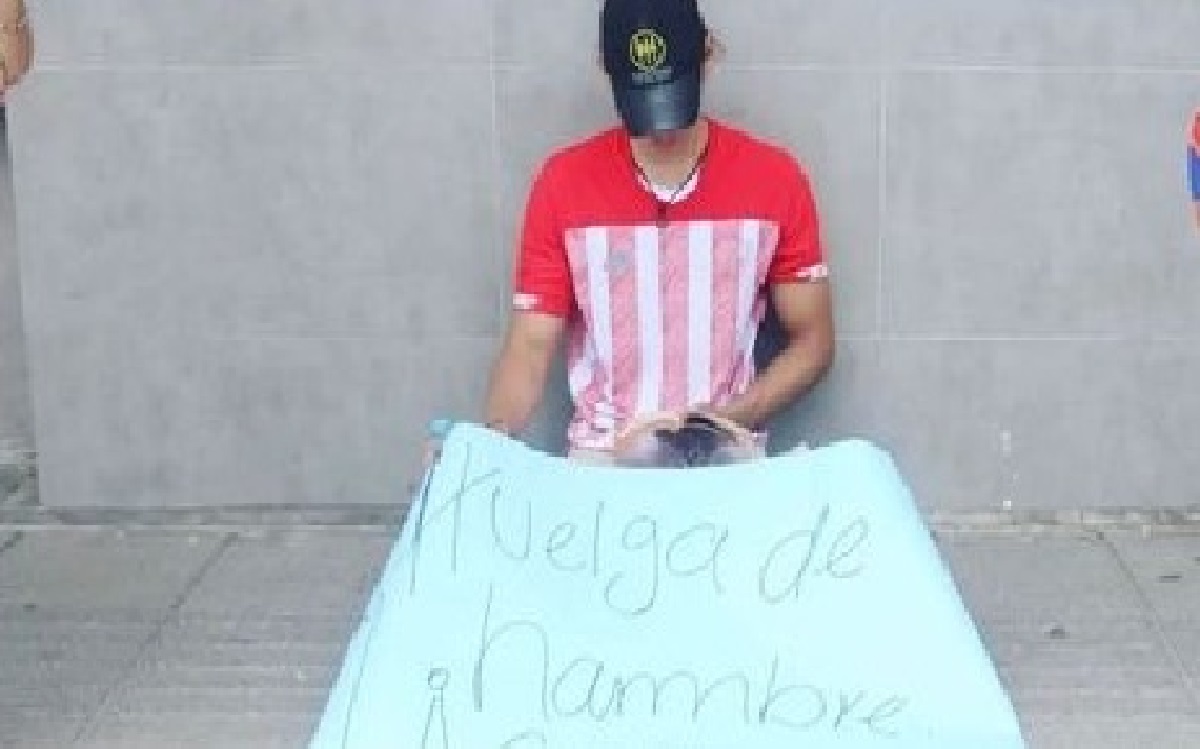 Estudiante de la Universidad del Atlántico armó huelga de hambre en gobernación.