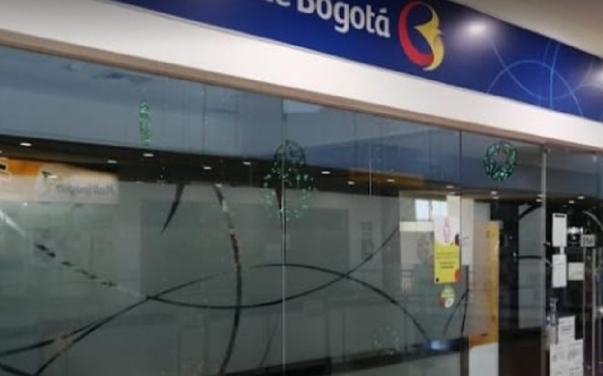 Ladrones dan nuevo golpe al Banco de Bogotá; se mandaron con toda hasta el segundo piso