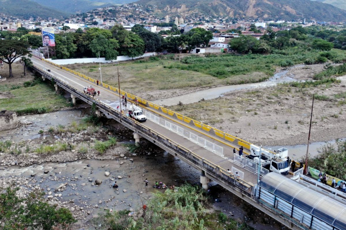 Puente Simón Bolívar, abierto nuevamente en septiembre de 2022 y que ha dejado ganacias a los comerciantes.