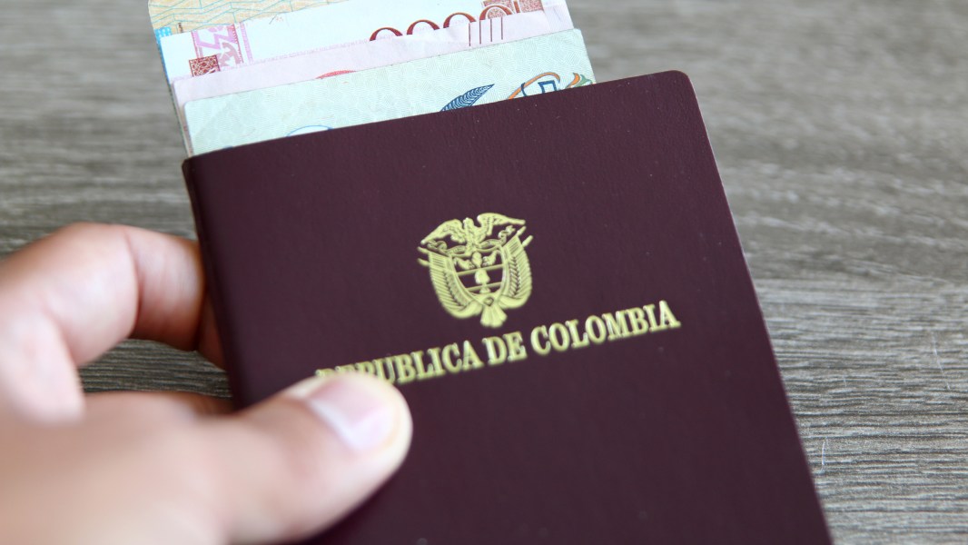 Pasaportes en Colombia: Cancillería suspende licitación y hay incertidumbre