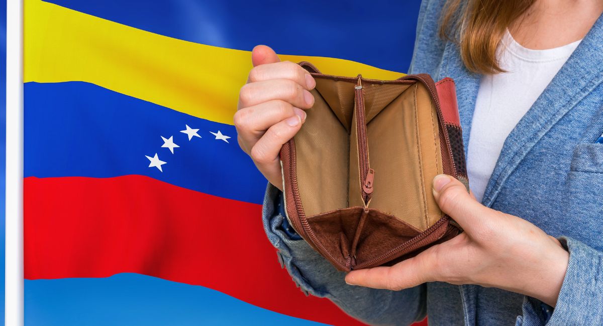 Alertan por grave situación económica en Venezuela: salario mínimo no alcanza para comprar la comida de un mes.