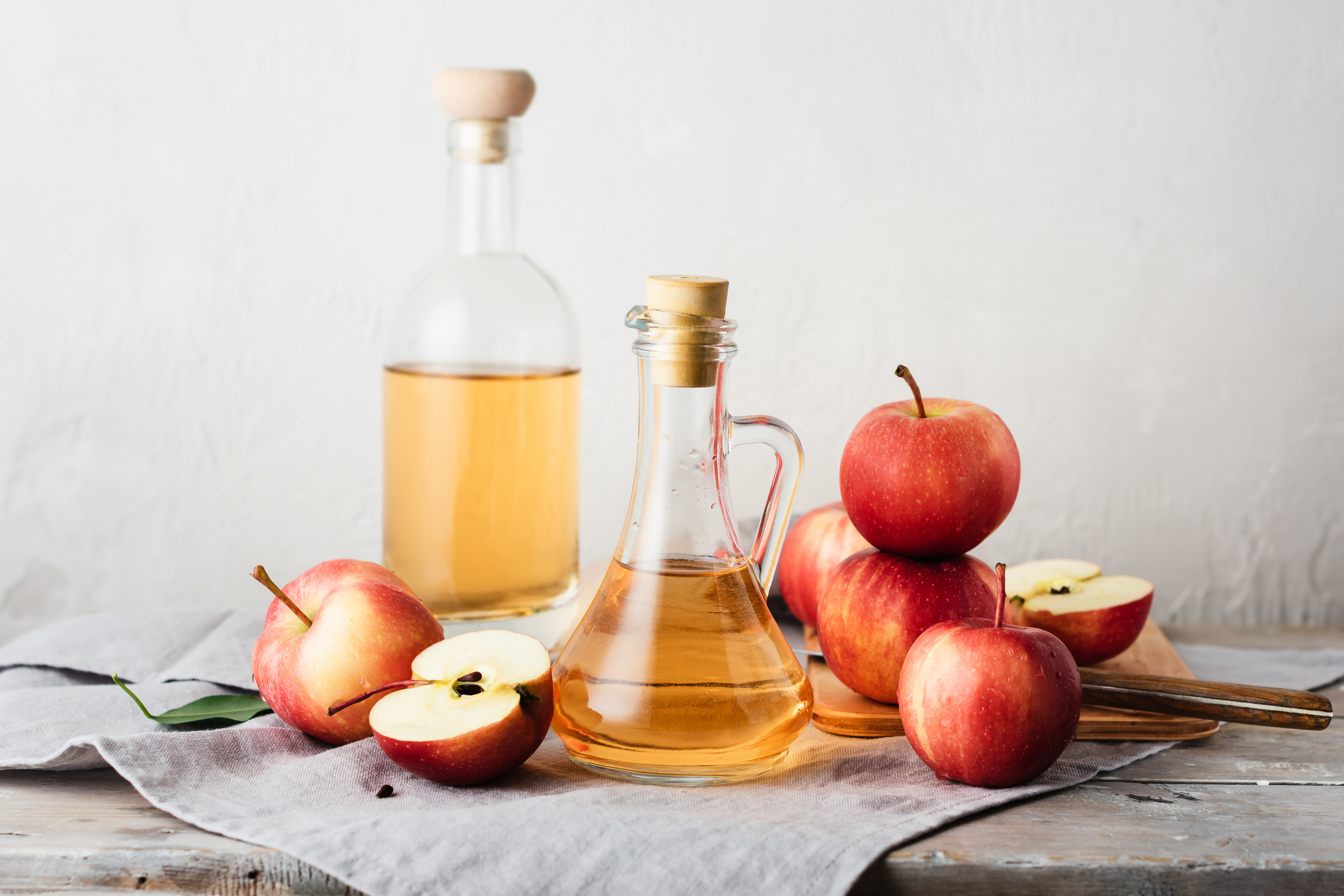 Usos desconocidos del vinagre de manzana; repelente de insectos, remedio contra la caspa y otros métodos para que aproveche al máximo todos sus beneficios