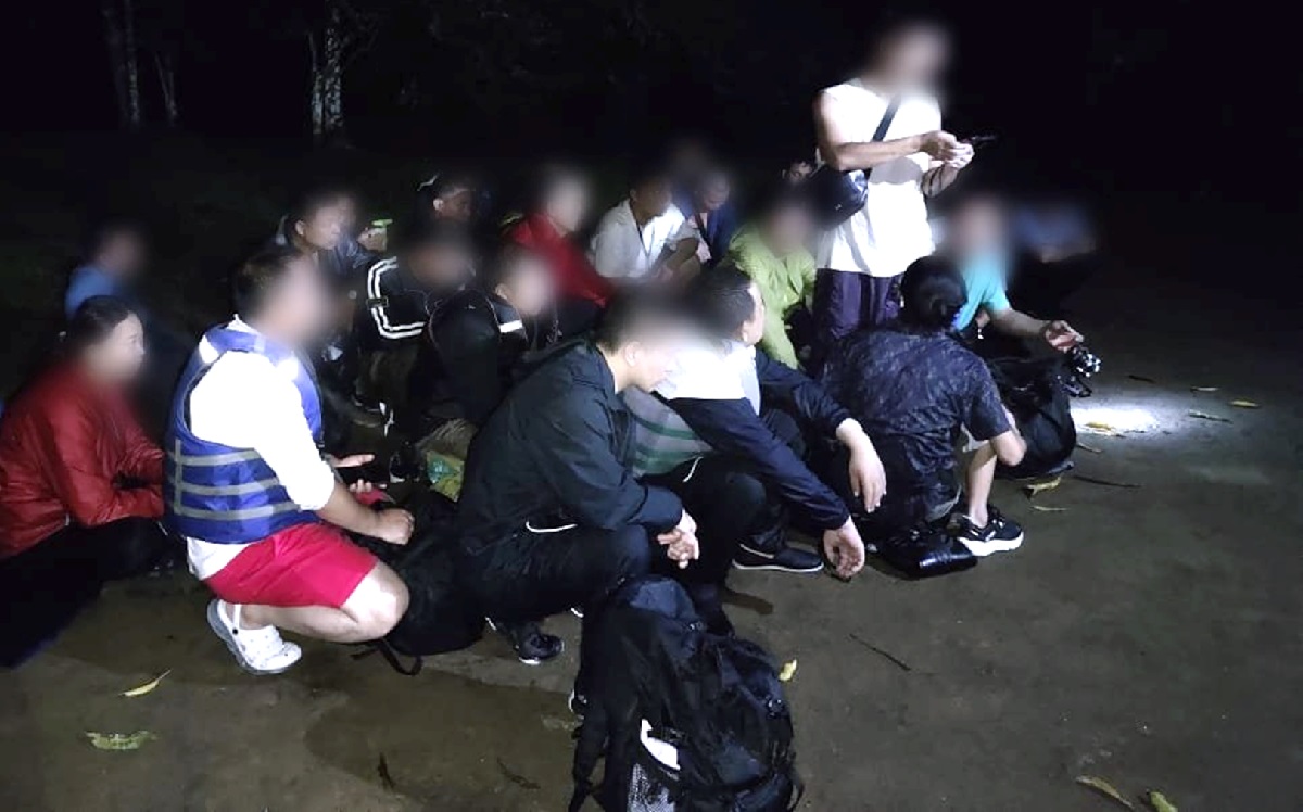 Migrantes asiáticos rescatados entre Colombia y Panamá; una mujer china murió.