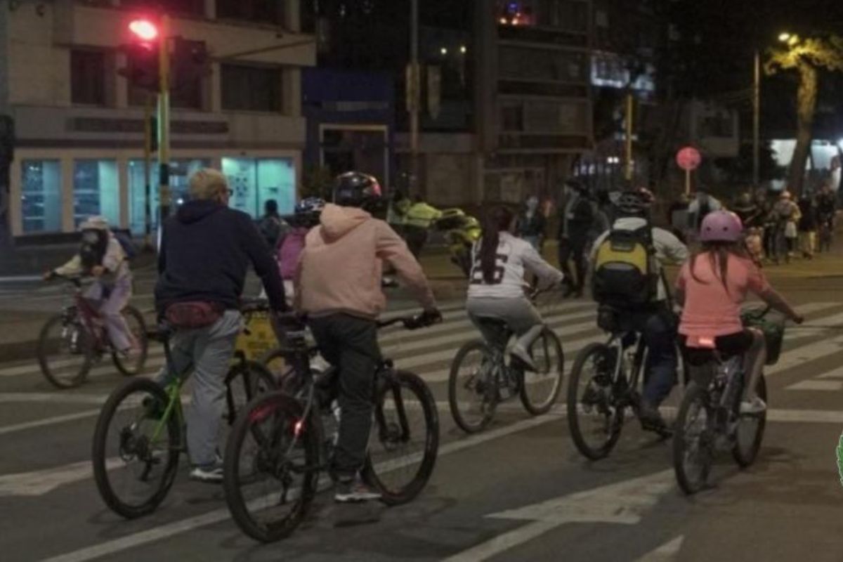 Ciclovía nocturna en Bogotá hoy: cierres, desvíos y cómo está Transmilenio