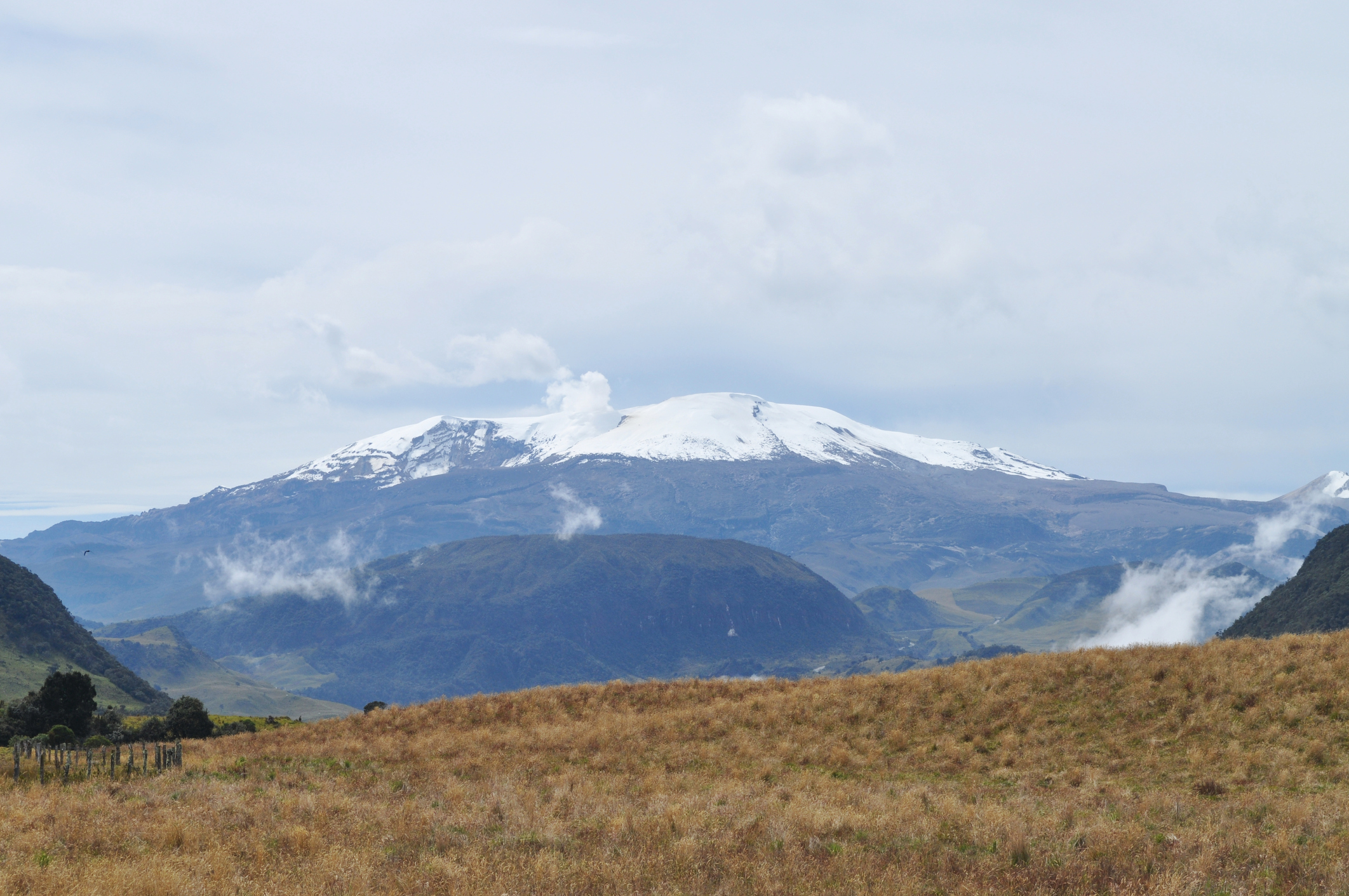 Nevado del Ruiz hace parte del Parque Nacional Natural de los Nevados, que fue reabierto este jueves,