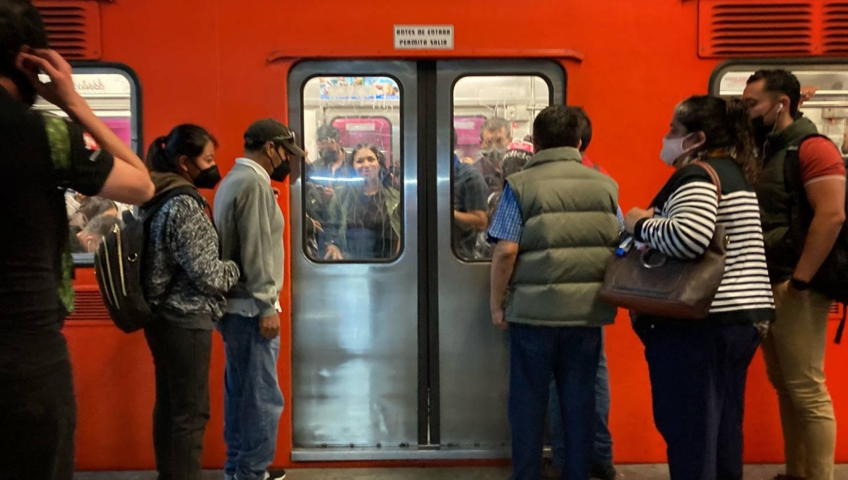 Ocupar asientos reservados del metro de la Cdmx será motivo de multa.