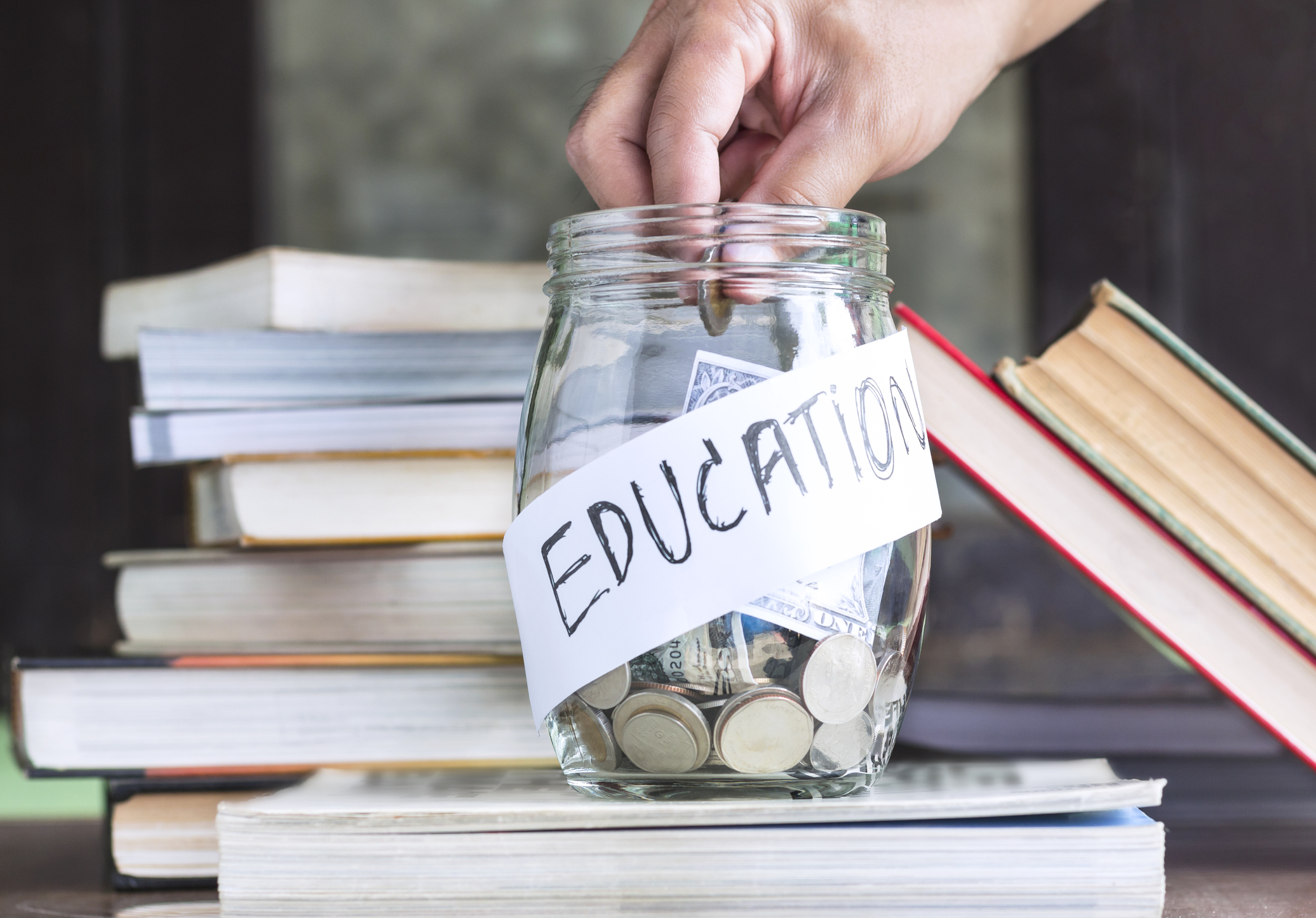 Cómo crear un plan para financiar la universidad de los hijos; recomendaciones prácticas para prepararse para los gastos de la educación superior