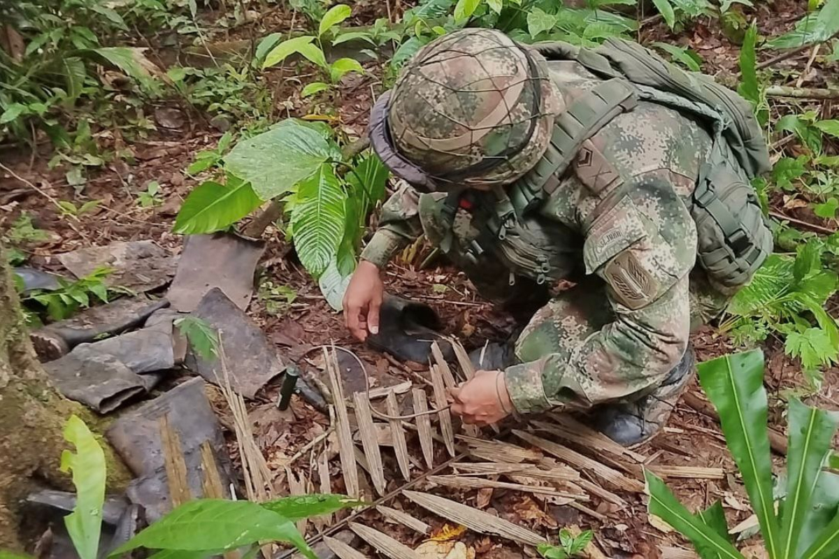 Dos soldados heridos, dejó un ataque con explosivos en Anorí, Antioquia. Las víctimas estaban haciendo labores de vigilancia cuando ocurrió el suceso. 