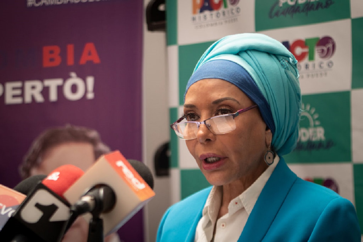 La senadora Piedad Córdoba estalló contra iniciativa de reducción laboral de congresistas y aseguró que hay funcionarios que ganan más de $ 100 millones.
