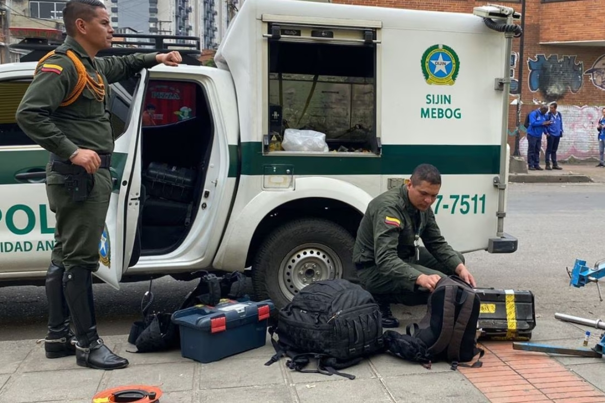 Encuentran 295 granadas y más explosivos en una casa de la localidad de Kennedy, en Bogotá. Pertenecería a grupos guerrilleros. 