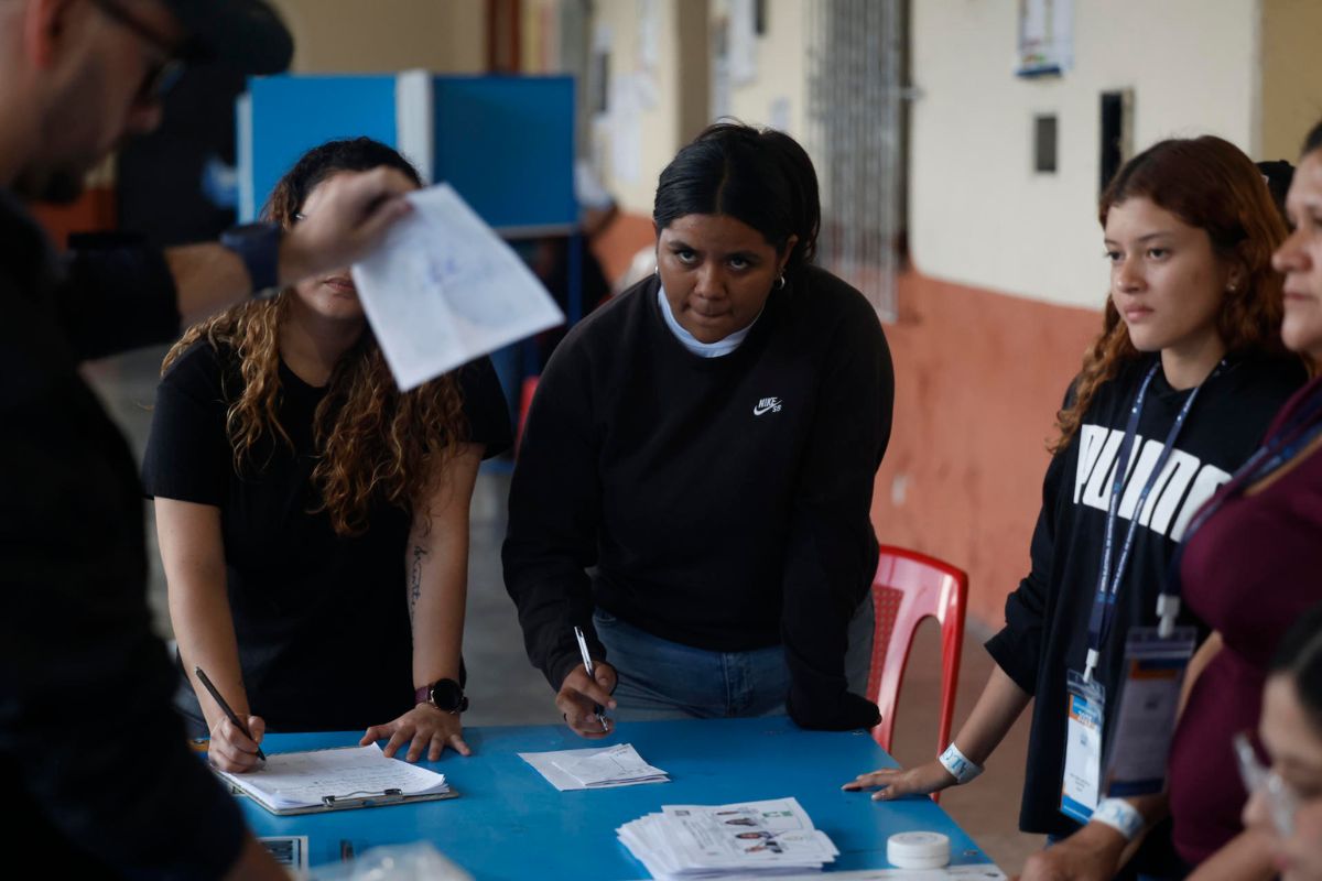 Inició conteo de votos en elecciones presidenciales de Guatemala