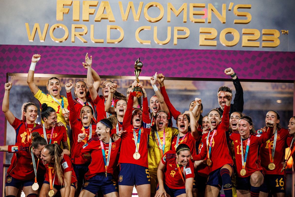 Selección Española Femenina campeona del Mundial, que se llevó un gran premio.