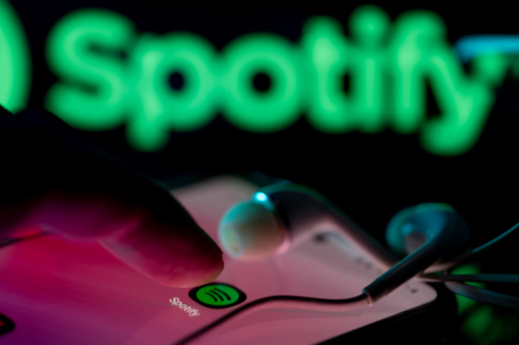 Spotify y el top 10 de los pódcast más escuchados en Colombia.