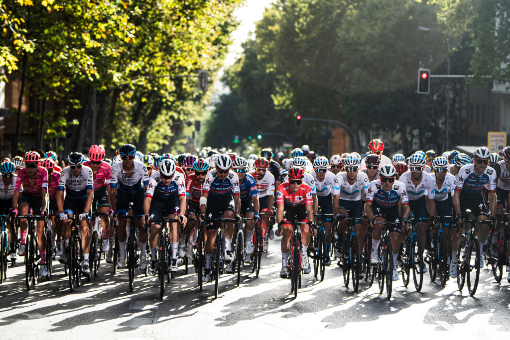 El sábado inicia la Vuelta España con presencia de ciclistas colombianos, pero con la ausencia de Nairo Quintana. Estos son los premios que podrían ganar.