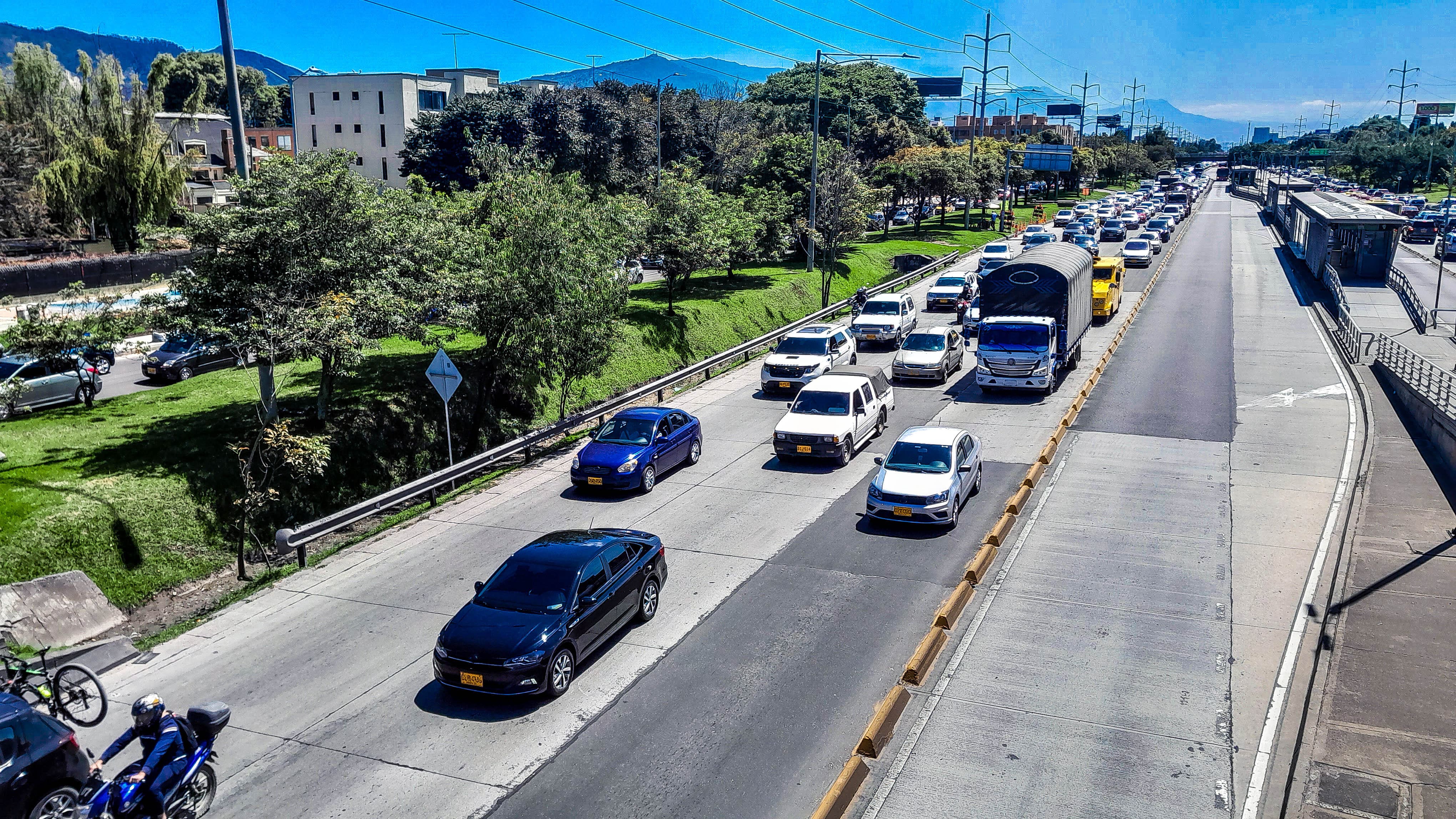 Aumentan vehículos con baja emisión de CO2 desde el año 2022 en Bogotá