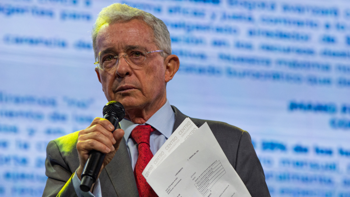 Álvaro Uribe celebró punto en reforma laboral sobre plataformas digitales y trabajadores.