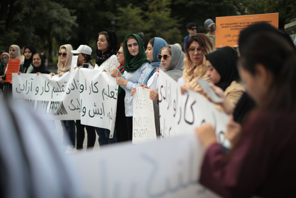 Talibanes anuncian prohibición a mujeres de acceder al parque nacional de Band-e-Amir