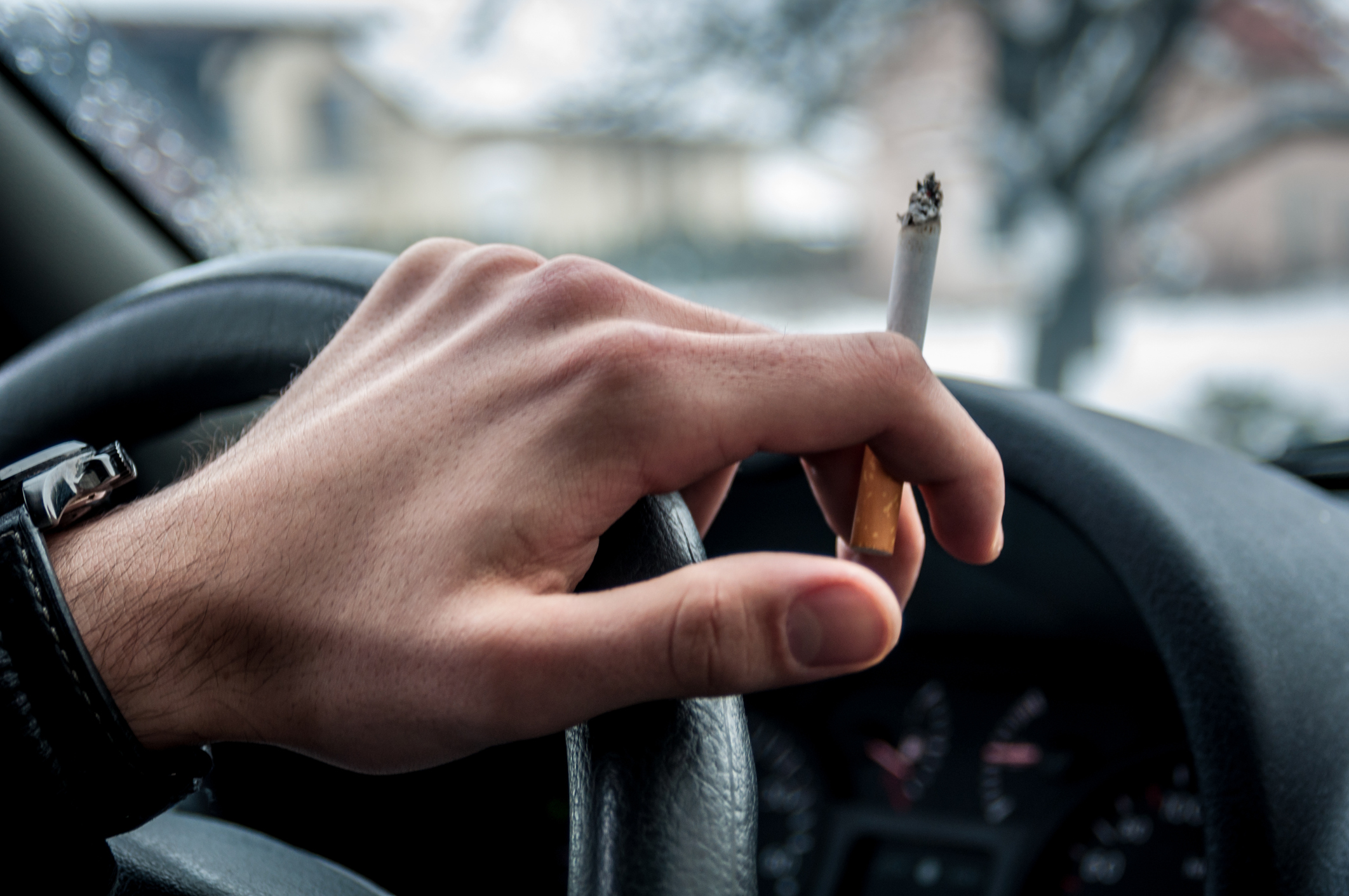 Fumar en el carro causa serios problemas de salud a los acompañantes