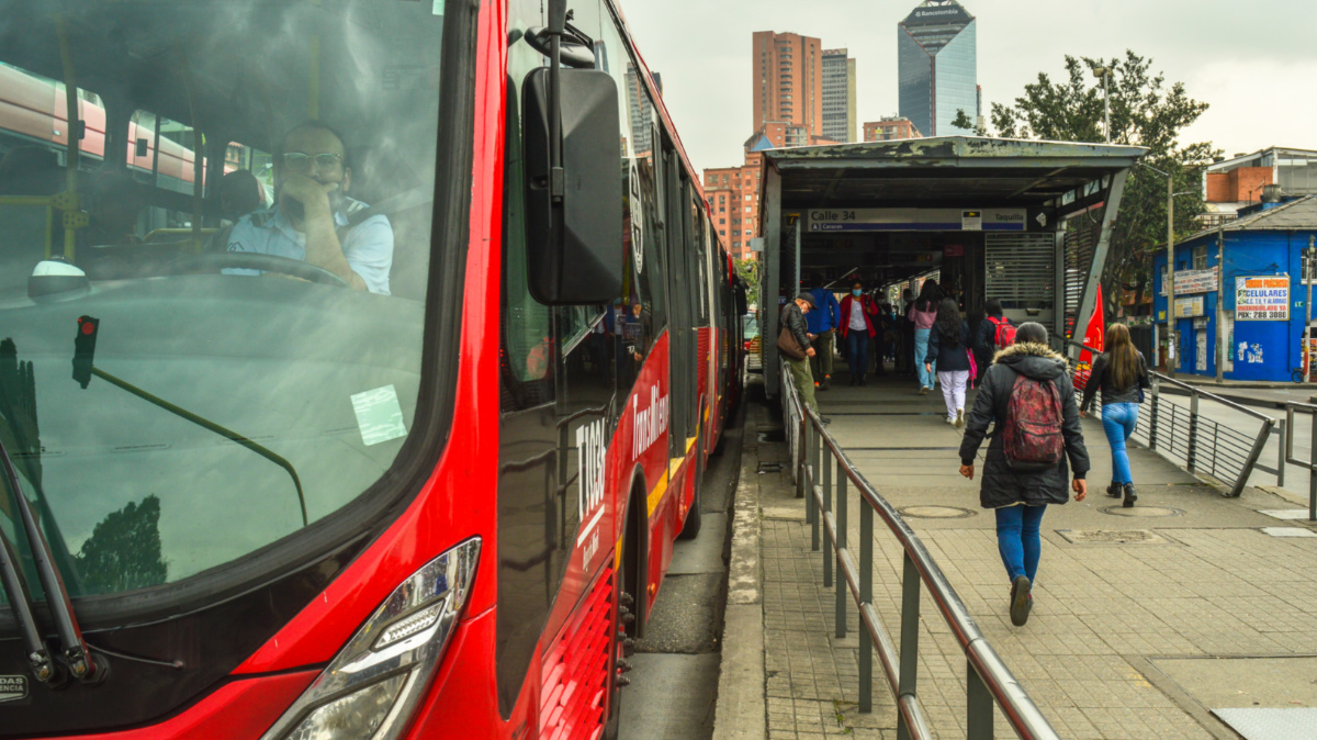Lanzan campaña en Transmilenio para descubrir colados dentro de los buses: qué multa pagarán.