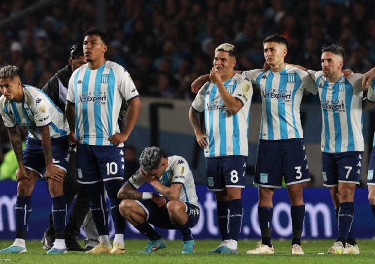 Juan Fernando Quintero y Roger Martínez, entre los jugadores de Racing, eliminados ante Boca Juniors en Copa Libertadores.