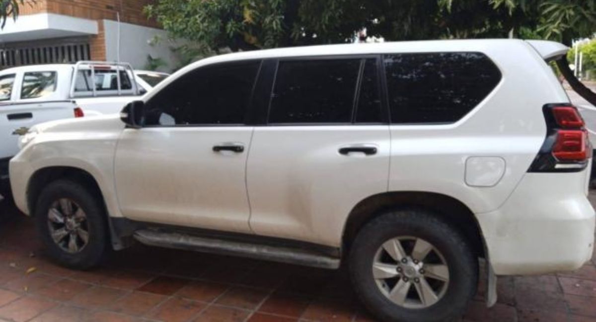 Ladrones se robaron una camioneta en Kennedy (Bogotá), sin saber que era un vehículo de la UNP y que tenía GPS, reportó Noticias Caracol.