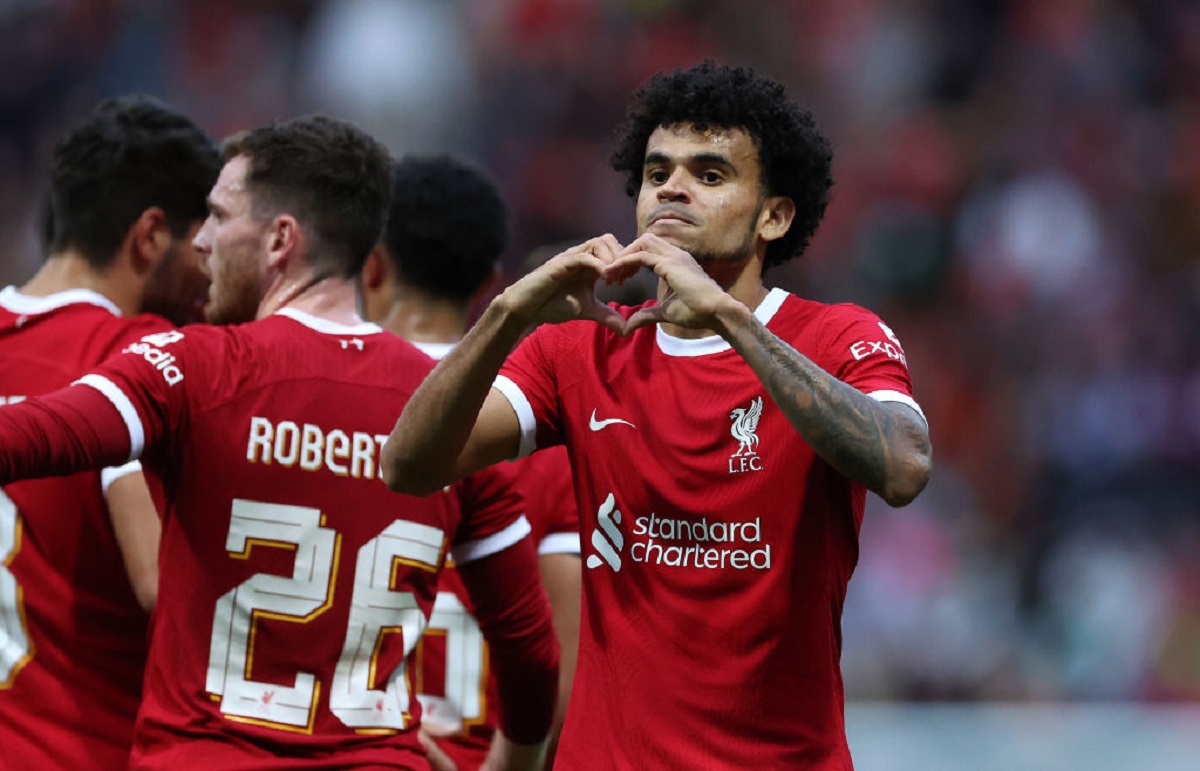 Lusi Díaz se destapó y confesó jugadores con los que se la pasa en Liverpool, cómo afrontó su época más dura y lo que significa representar al club.