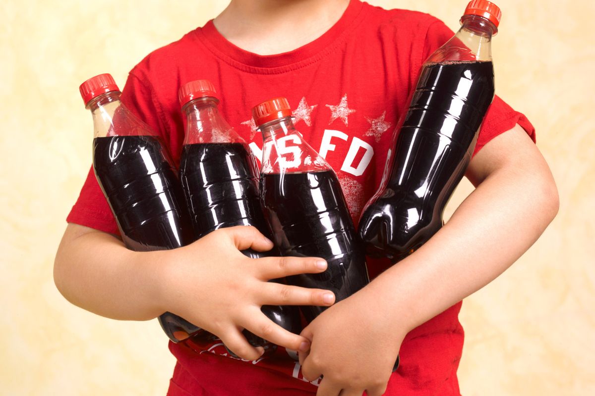 Fábrica de Coca-Cola adulterada en Rusia: así operaba y multa para trabajadores