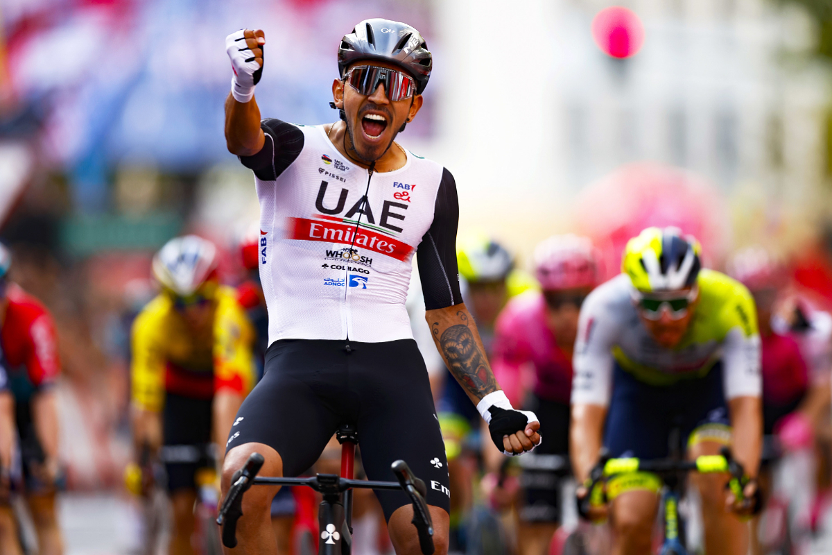 Juan Sebastián Molano logró el triunfo en la etapa 12 de la Vuelta a España. El colombiano cruzó de primeras en el embalaje. 