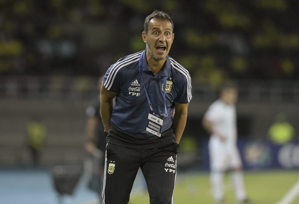 Fernando Batista dirigiendo a Argentina Sub-23 / Getty Images